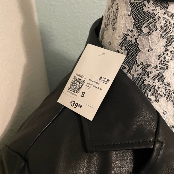 Forever 21 faux leather cropped jacket - Picture 3 of 6